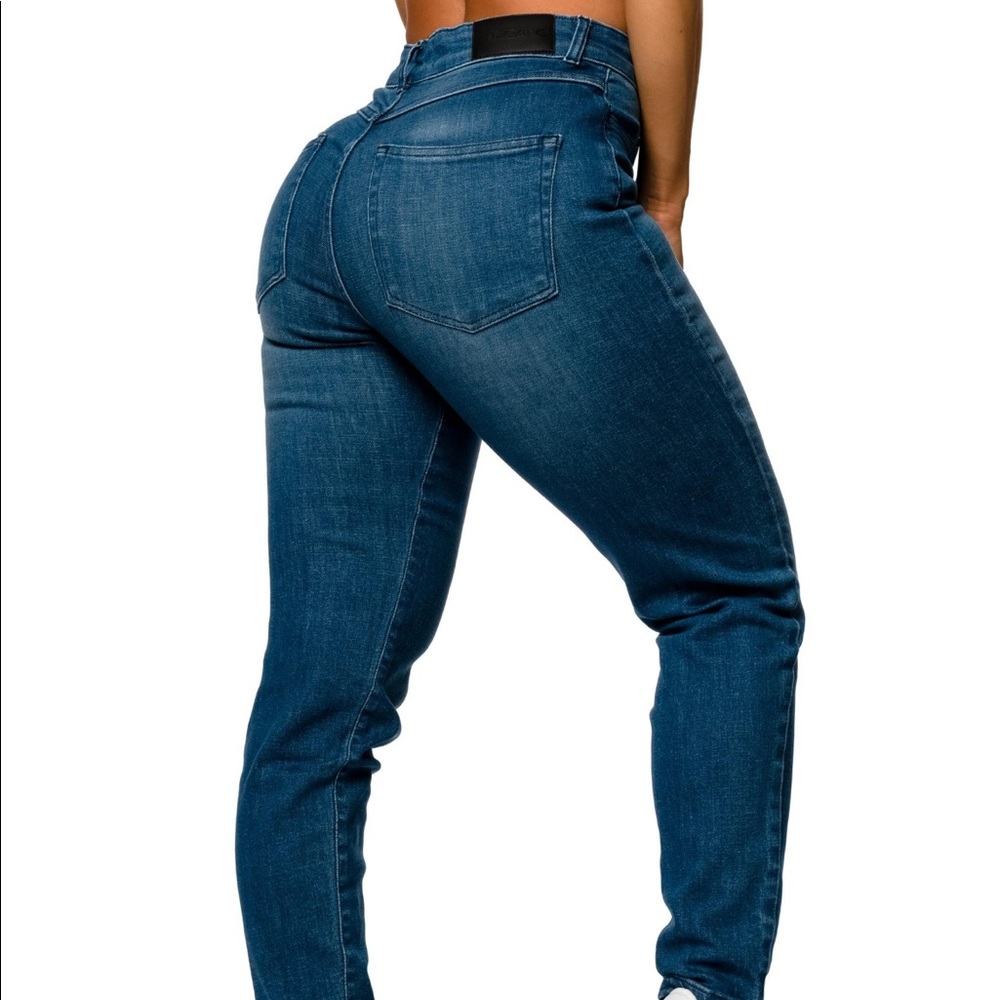 - Fitjeans size xsmall /Traditional V2 Mom High Waisted - Azure Blue
